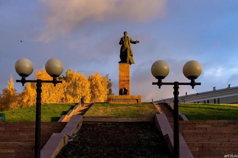 Памятник Вахитову (фото из открытых источников)