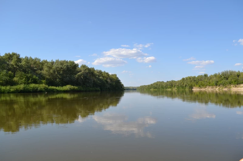 Поднимаемся. Наш лагерь там, за дальним поворотом